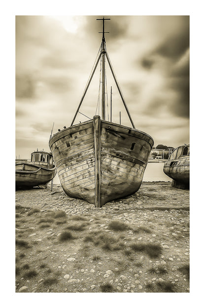 Épave bleue de face avec mât en croix, deux bateaux échoués de chaque côté, ciel d’orage à Camaret, vintage avec bordure
