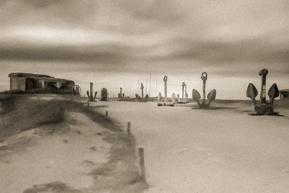 Alignement d’ancres marines sur le plateau de Pen Hir au coucher du soleil, vintage