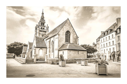 Église Notre-Dame de Croaz-Batz à Roscoff en rendu sépia avec bordure, clocher à lanternons et placette bordée d’immeubles
